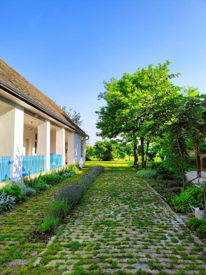 Bed and Breakfast Ethno&Coffee House Tulip Glozan Zewnętrze zdjęcie
